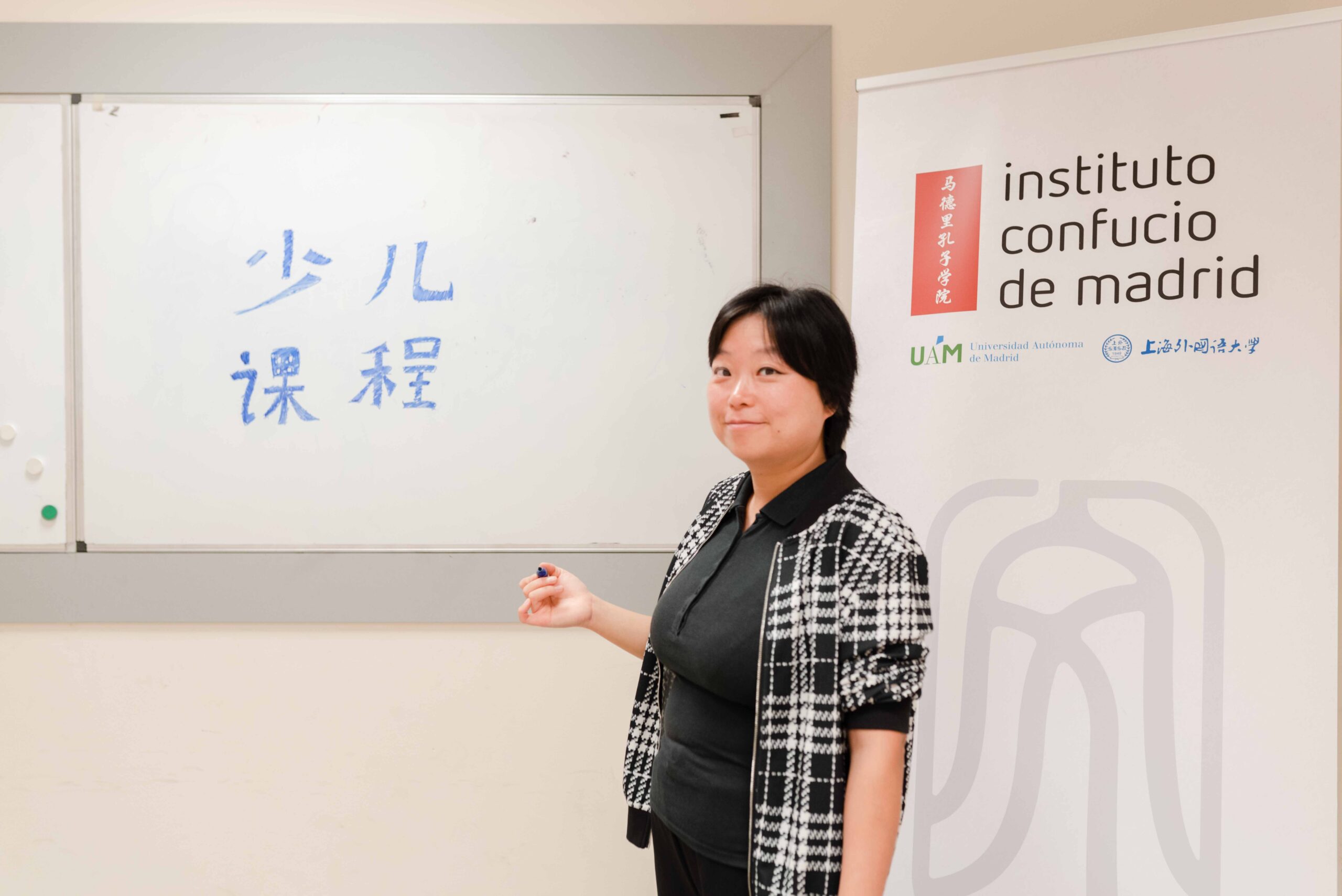 20231213-profesora-de-chino-Zhu-Sa-dando-clase-5-web