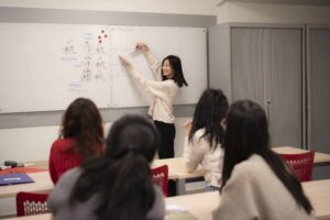 Nivel 9 lunes y miércoles de 17:00 a 19:00 | Presencial Primer cuatrimestre del curso 2026-27