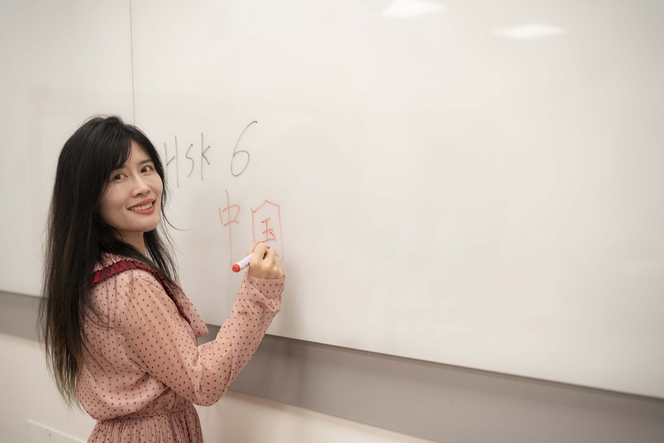 20251211-profesora-de-chino-Ma-Mengmeng-dando-clase-4-web